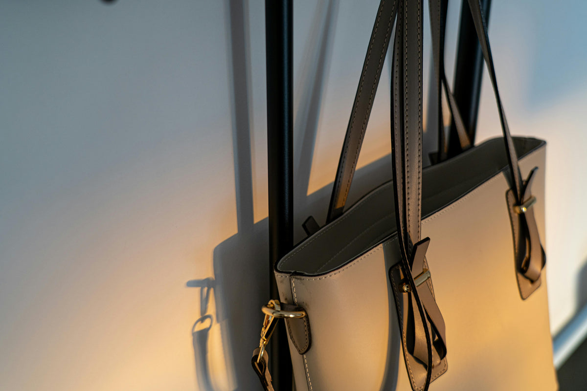 Handbags & Totes