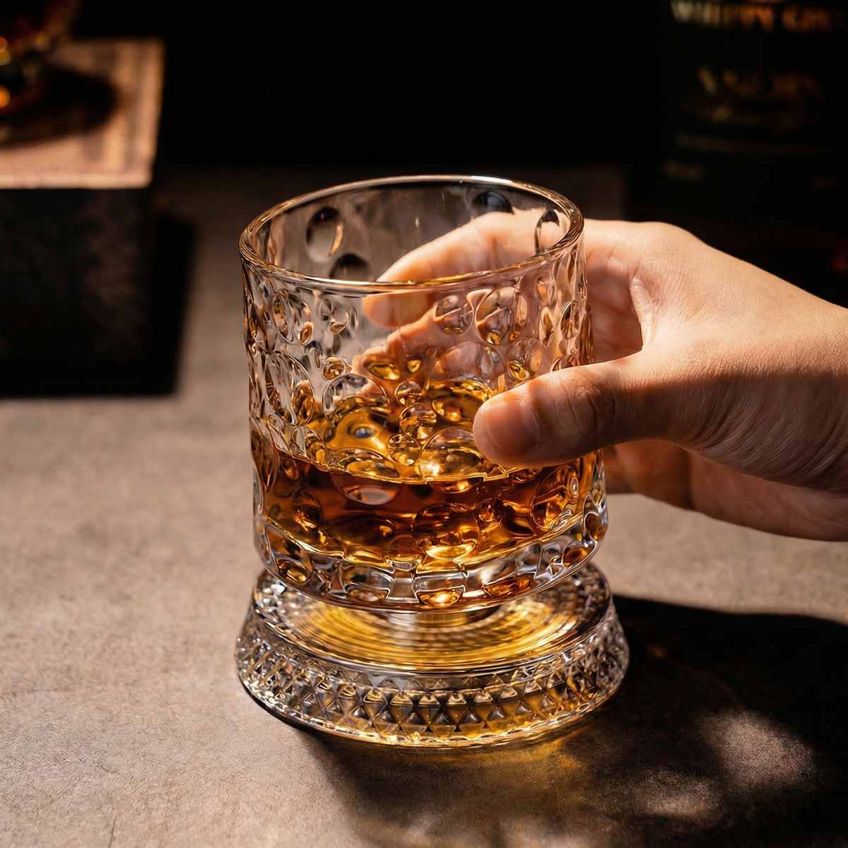 VinoSpin™ Rotating Whisky Glass | Stylish Drinking with a Gentle Swirling Motion