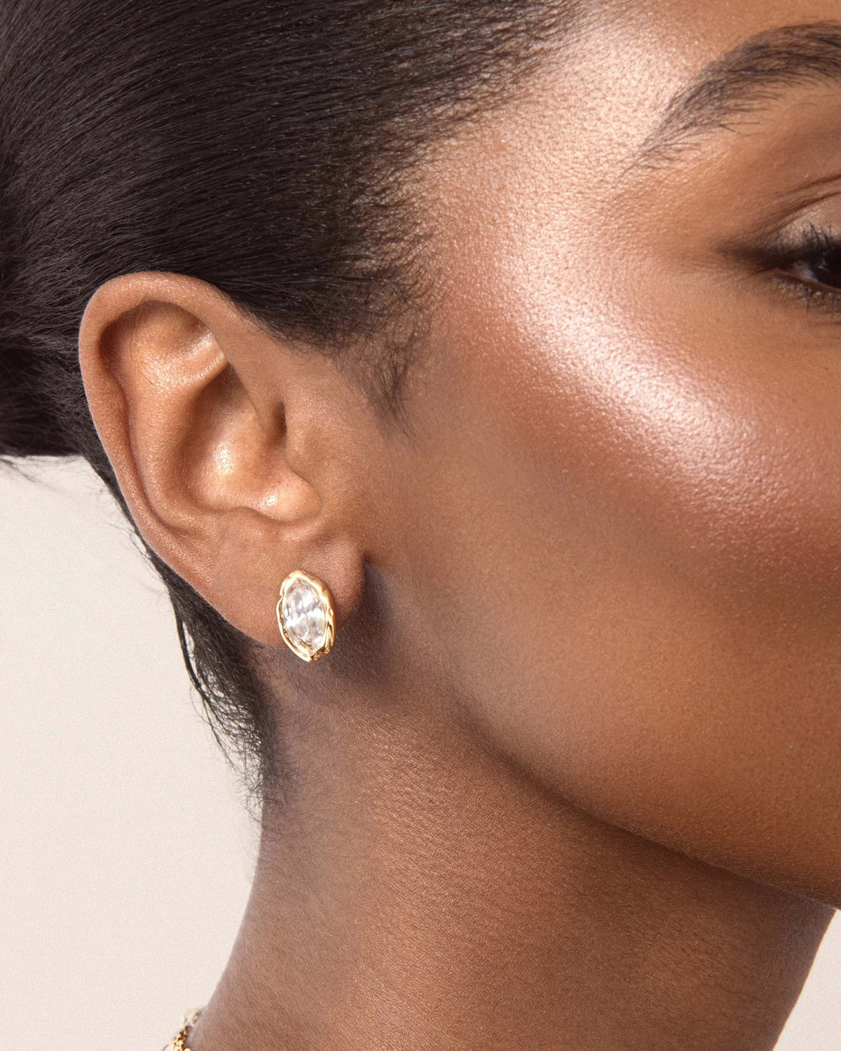 Velmira™ – Delicate Crystal Mini Stud Earrings