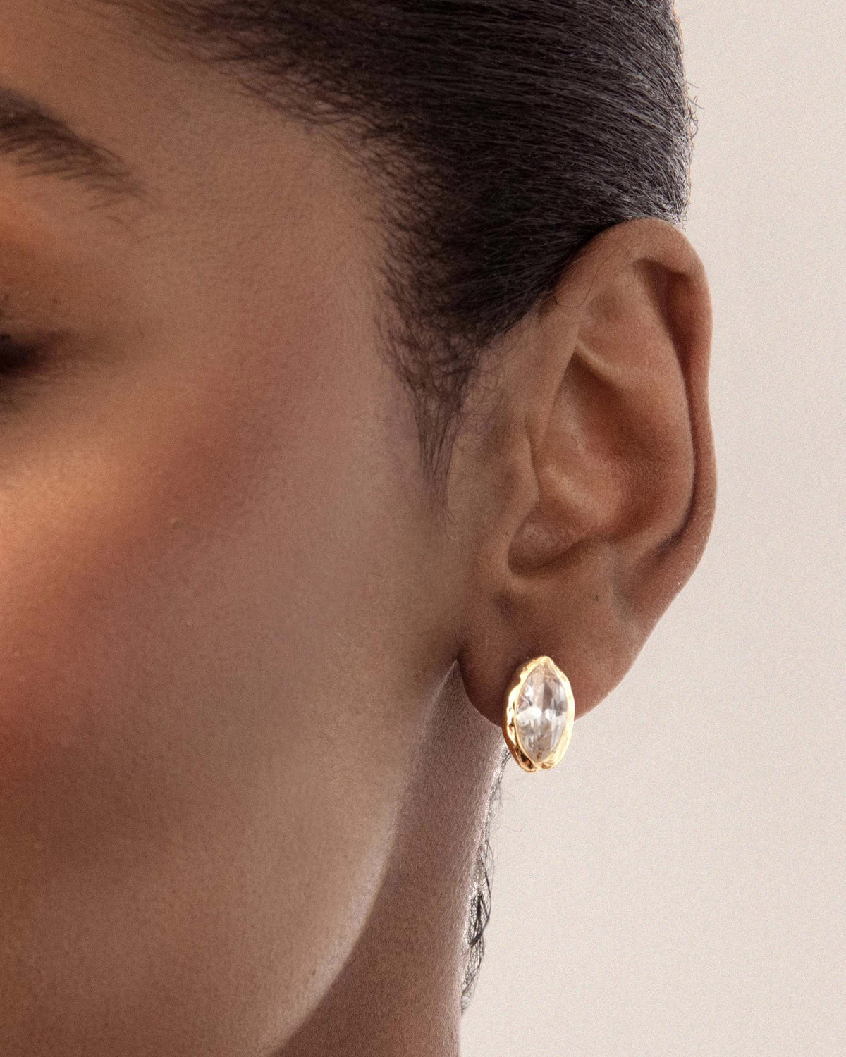 Velmira™ – Delicate Crystal Mini Stud Earrings