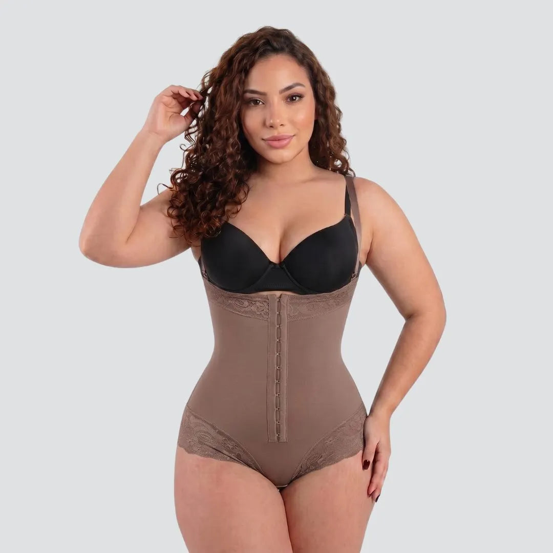 Curvevia™ – Strapless Body Shaper for a Smooth Silhouette