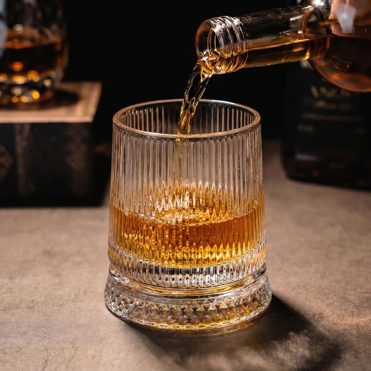 VinoSpin™ Rotating Whisky Glass | Stylish Drinking with a Gentle Swirling Motion